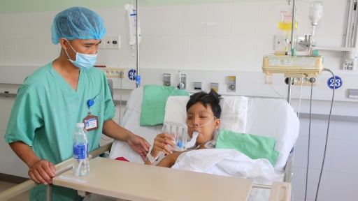 Bệnh viện Trung ương Huế cùng lúc thực hiện thành công 4 ca ghép tim, gan, giác mạc xuyên Việt 