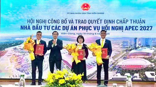 Kiên Giang công bố và trao các quyết định chấp thuận nhà đầu tư các dự án phục vụ hội nghị APEC 2027