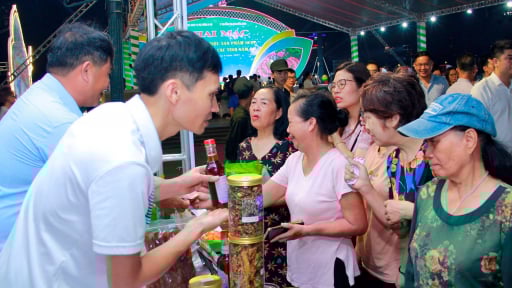 OCOP Nam Bộ khoe sắc giữa lòng Hà Nội: Đòn bẩy phát triển nông thôn mới gắn với du lịch, bảo tồn văn hóa