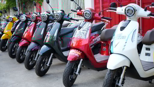 Xe điện VinFast giá từ 12 triệu đồng thu hút dân văn phòng chuyển đổi xanh