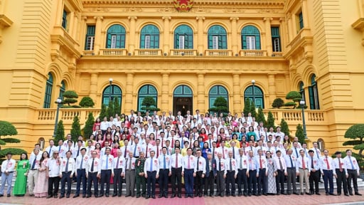 Chủ tịch nước Lương Cường gặp mặt, tuyên dương các nhà báo, người làm báo tiêu biểu