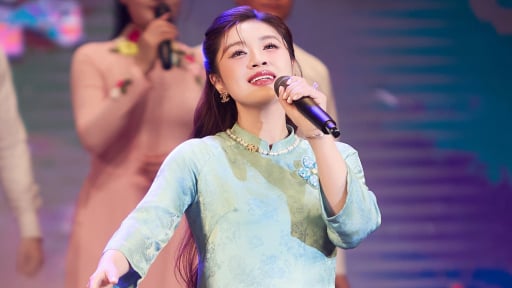 Sao mai Nguyễn Thu Hằng trở lại sau 2 năm rút vào hậu trường, hát ngợi ca những người làm báo
