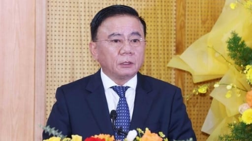 Bộ Chính trị, Ban Bí thư yêu cầu khẩn trương ban hành các quyết định chỉ định nhân sự 23 tỉnh, thành mới