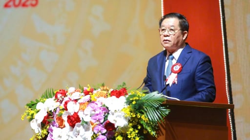 Trưởng Ban Tuyên giáo và Dân vận Trung ương: 'Trí tuệ nhân tạo không thay thế được bản lĩnh, cốt cách, sự dấn thân vì cộng đồng của báo chí'