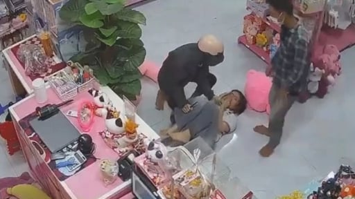 TIN NÓNG 24 GIỜ QUA: Dùng dây điện trói tay nữ nhân viên cửa hàng, cướp tài sản; triệt phá đường dây cá độ bóng đá 'khủng'