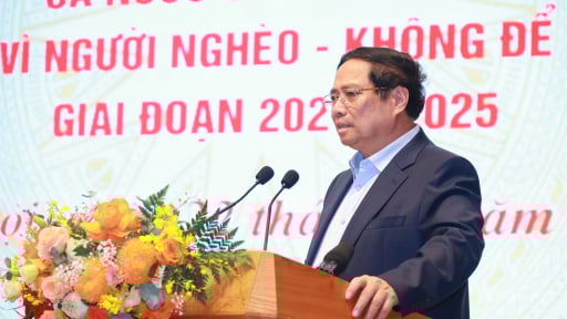 Thủ tướng Phạm Minh Chính đề nghị nông dân thực hiện '3 tiên phong' trong thoát nghèo làm giàu, xây dựng nông dân văn minh và sản xuất xanh