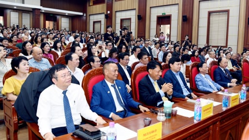 Loạt cựu sinh viên đình đám của Đại học Kinh tế Quốc dân hội tụ: Người là doanh nhân thành đạt, người là MC nổi tiếng