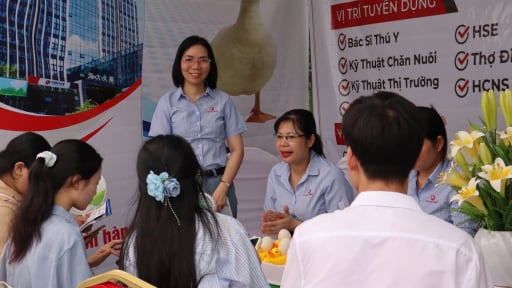 Ngày hội việc làm 2025 Trường Đại học Nông lâm Thái Nguyên: Hơn 3.000 vị trí việc làm đang chờ sinh viên 