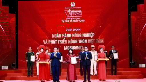 Agribank được vinh danh tại Chương Trình “Vinh Quang Việt Nam” 2025: Khẳng định vị thế trụ cột trong sự nghiệp phát triển “Tam nông”