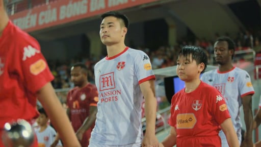 Trung vệ ĐT Việt Nam Đặng Văn Tới 'chốt hạ' tương lai