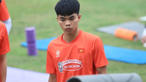 'Mbappe Việt Nam' 18 tuổi được HLV Kim Sang-sik triệu tập, có gì đặc biệt?