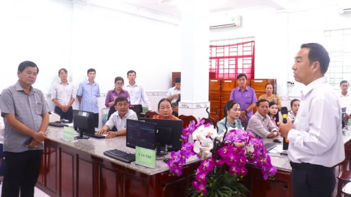 Cận kề giờ sáp nhập tỉnh Trà Vinh, Bến Tre, Đoàn giám sát Tỉnh ủy Vĩnh Long giám sát việc vận hành thử nghiệm hoạt động ở một phường mới