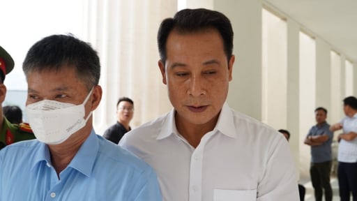 Hình ảnh dàn cựu quan chức của Vĩnh Phúc, Quảng Ngãi, Phú Thọ hầu tòa trong vụ án xảy ra ở Tập đoàn Phúc Sơn 