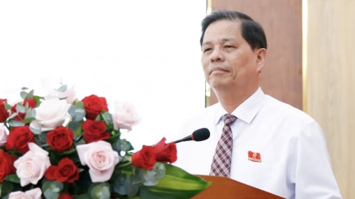 Chủ tịch và 2 Phó Chủ tịch UBND tỉnh Khánh Hòa xin nghỉ hưu
