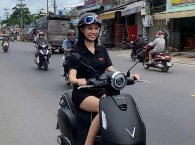 Gen Z “dính” VinFast Evo200 chỉ sau một lần chạy thử: “Đi xe điện vừa tiết kiệm vừa không phải chờ đổ xăng như trước”