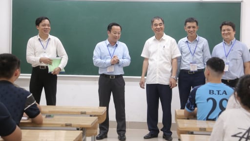 Nơi có số thí sinh dự thi tốt nghiệp THPT 2025 đông nhất cả nước: Giám đốc Sở GDĐT dặn dò thí sinh điều gì?