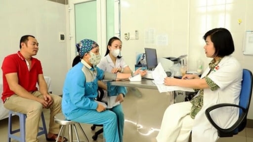 Trợ cấp ốm đau, dưỡng sức phục hồi sức khỏe sau khi ốm được quy định như thế nào trong Luật BHXH năm 2024?