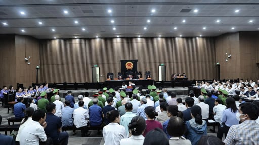 Cuốn sổ viết tay của Thủ quỹ kiêm Phó Tổng giám đốc - người không biết dùng máy vi tính tiết lộ những khoản “tiền đen” của Tập đoàn Phúc Sơn