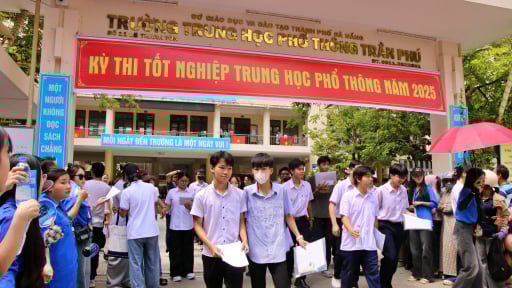 Mang điện thoại vào phòng thi, một thí sinh ở Đà Nẵng bị đình chỉ