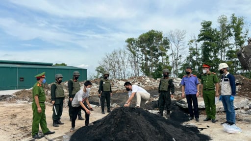 Nhóm người Trung Quốc thuê xưởng sản xuất chì 'chui', chôn lấp hàng nghìn tấn chất thải ở ngoại thành Hà Nội