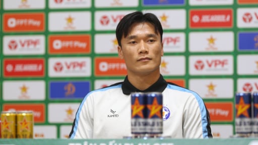 Bùi Tiến Dũng muốn đánh bại Công Phượng để ở lại V.League