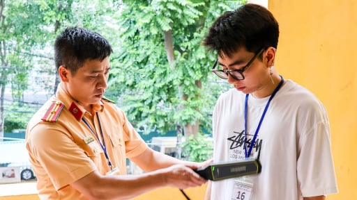 Công an Hà Nội lần đầu tiên tổ chức kỳ sát hạch cấp giấy phép lái xe máy