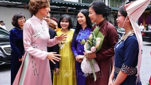 Phu nhân Tổng Bí thư và Tổng Giám đốc UNESCO dự triển lãm 'Chúng tôi có thể'