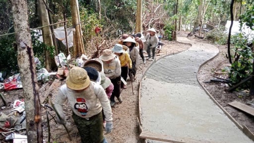 Chủ tịch Bình Định hứa, dân tin và đường bê tông đã mở về làng O2