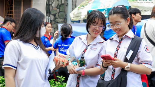 Giữ vững 'ngôi vương' môn tiếng Anh 8 năm liền, vì sao học sinh TP.HCM vẫn than khó với đề thi 2025?