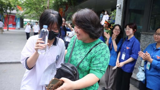 Đề thi môn Vật lý tốt nghiệp THPT 2025 full mã đề theo chương trình mới