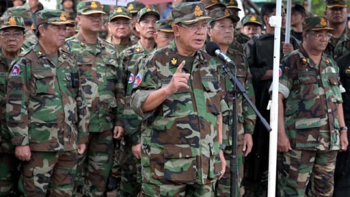 'Tôi bị phản bội trước', ông Hun Sen nổi giận 'xé giao kèo', livestream 'vạch trần' gia tộc Thủ tướng Thái Lan 