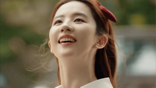 Lưu Diệc Phi bị chỉ trích vì vắng mặt tại lễ trao giải Bạch Ngọc Lan