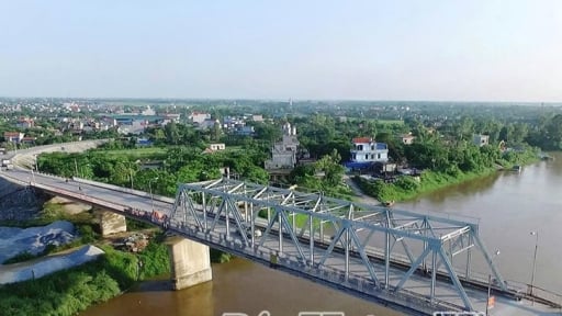 Một cây cầu 30 năm qua kết nối Hưng Yên với Thái Bình, cũng là cây cầu phá thế ốc đảo của quê lúa