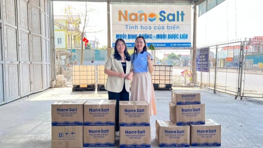 Tốt nghiệp Đại học Ngoại thương, chị đẹp Nghệ An quyết tâm về quê khởi nghiệp bằng vị mặn của biển