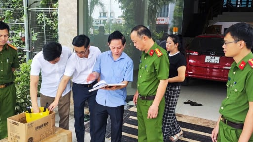 Công an tỉnh Thanh Hoá triệu tập, khám xét 6 địa điểm nơi ở và làm việc của trùm giang hồ Vi 'ngộ' 