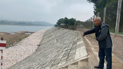 Dân một thôn ở Hà Nội đồng lòng hiến đất, xây kè trị thủy giảm nỗi lo sạt lở ven sông Đà