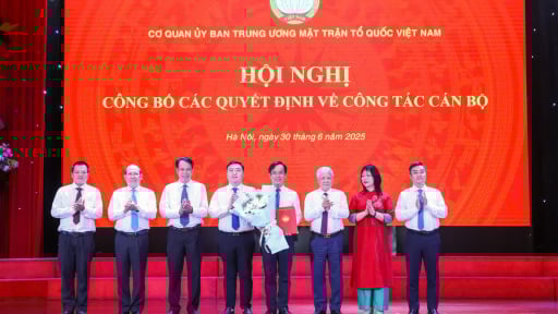 Công bố quyết định về tổ chức bộ máy mới và công tác cán bộ Ủy ban Trung ương MTTQ Việt Nam