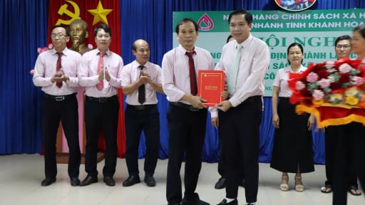 Ngân hàng CSXH Khánh Hòa: Công bố quyết định thành lập chi nhánh và công tác nhân sự