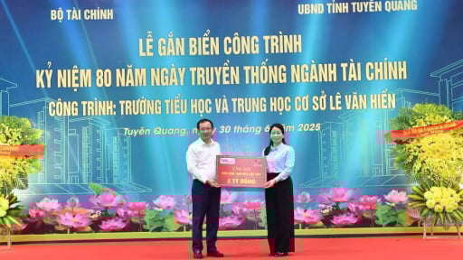 Agribank ủng hộ 2 tỷ đồng xóa nhà tạm, nhà dột nát trên địa bàn tỉnh Tuyên Quang