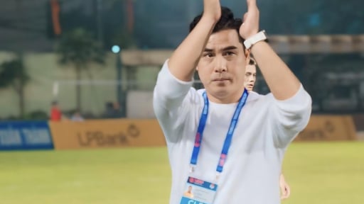 HLV Nguyễn Việt Thắng ngậm ngùi nói lời chia tay CLB Ninh Bình