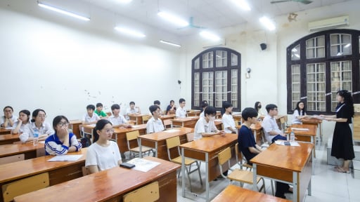 “Căng như dây đàn” chờ điểm thi, điểm chuẩn vào lớp 10 Hà Nội năm 2025