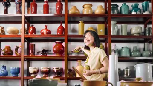 Chủ nhân chiếc bình gốm được Thủ tướng Phạm Minh Chính đặt tên 'Bình An': Rời bỏ tập đoàn Canon Nhật Bản để chinh phục những bình gốm 'khác người'