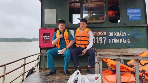 Xuồng máy, áo phao và niềm tin trên xã đảo duy nhất của Thủ đô Hà Nội