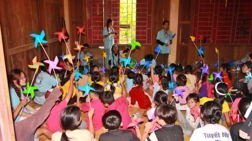 Bạn trẻ Đà Nẵng 'thắp sáng' thôn nghèo