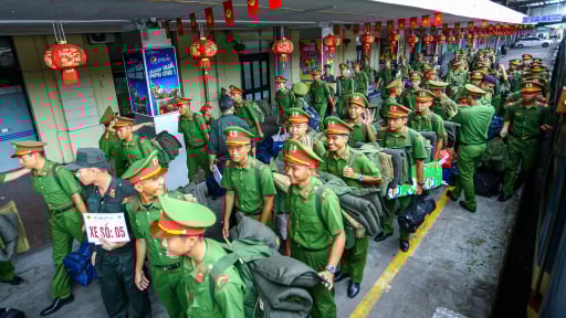 Chiến sĩ xúc động ngày trở về Thủ đô thực hiện nhiệm vụ A80 sau hơn 10 năm xa nhà