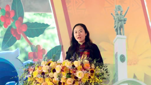 Nữ Bí thư xã Đắk Lắk “gây bão” với bài phát biểu không giấy: Gần dân, sát việc để “nói được – làm được”