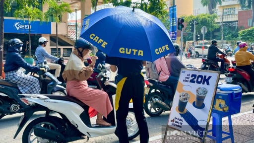 Đại gia cà phê đua xuống đường: Đầu tư lớn bán mang đi, đặt luôn ở cây xăng để hút khách