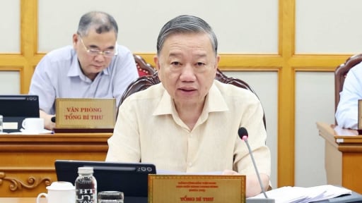 Tổng Bí thư đề nghị Đảng ủy Chính phủ báo cáo Bộ Chính trị về tình hình cán bộ, công chức nghỉ việc