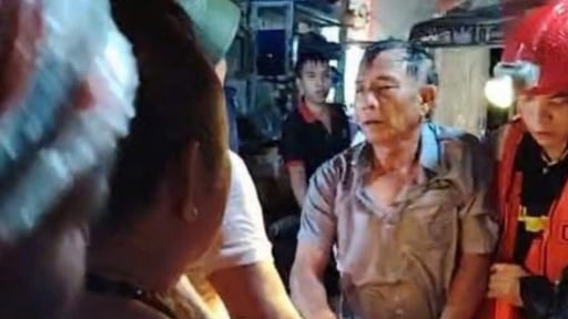 Đà Nẵng: Mưa lớn, người đàn ông điều khiển xe máy bị dòng nước cuốn xuống kênh thoát nước