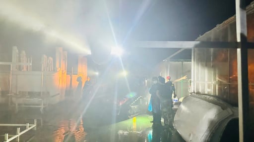 Cháy trong khu công nghiệp Đà Nẵng lúc nửa đêm